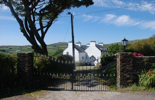 Goleen House | Idyllic Holiday Resort with Oceanfront Pool in Ireland