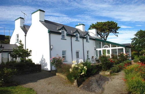 Goleen House | Idyllic Holiday Resort with Oceanfront Pool in Ireland