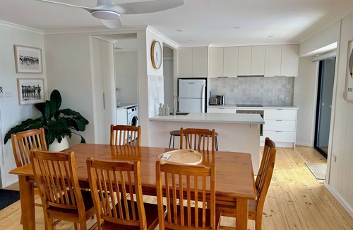 Port Elliot House | Beautiful home 150m to Boomer Beach with views to the hills, sleeps 8.