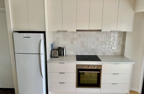 Port Elliot House | Beautiful home 150m to Boomer Beach with views to the hills, sleeps 8.