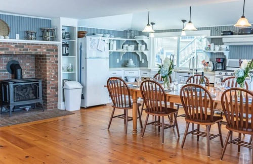 Spofford House | Idyllic Lakefront Retreat with Spa & Breakfast at Spofford