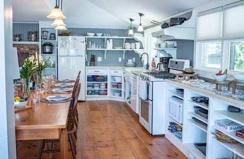 Spofford House | Idyllic Lakefront Retreat with Spa & Breakfast at Spofford