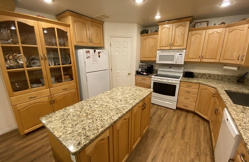 Idaho Falls House | Family-Friendly Retreat: 8 Bedrooms with Pool & Ocean View