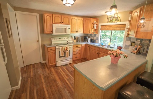 Brooksville House | Scenic Retreat Near Hiking Trails with Spa & Hot Tub