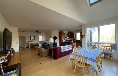 Jeffersonville House | Inviting Home Near Smugglers Notch Ski Resort with Spa