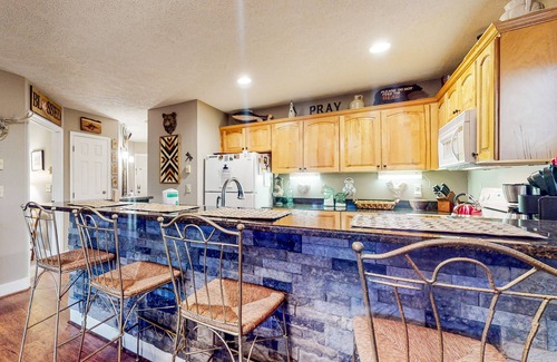 Seven Devils Condo | Inviting Retreat Near Outdoor Fun with WiFi & Pool Access