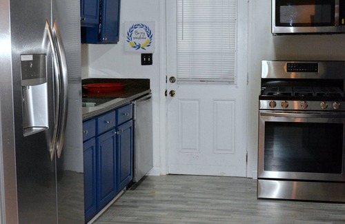 Fairgrounds House | Convenient Home Near Top Attractions for Families
