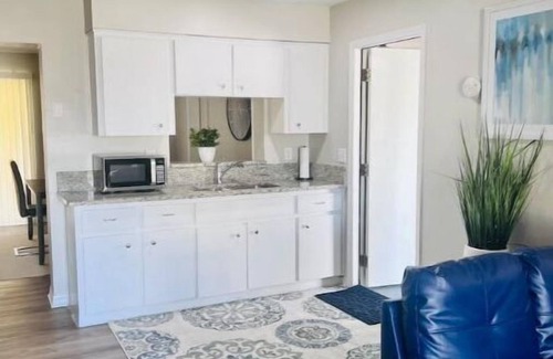Malibu Groves House | Ideal Home Steps from Parks with Family-Friendly Amenities