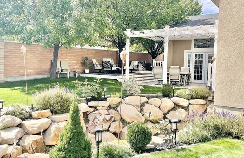 South Jordan House | Inviting 6-Bedroom Home with Spa and Hot Tub Amenities