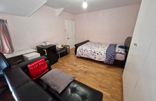Heathfield House | Inviting Home with Exceptional Guest Rating of 9.3/10