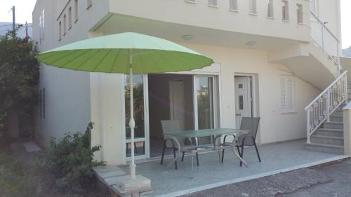 Xylokastro-Evrostina Apartment | Welcoming Home with Child-Friendly Amenities and 8/10 Rating