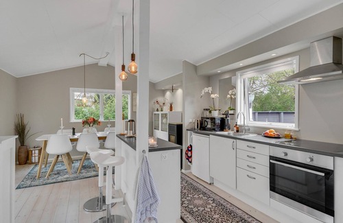 Kirke Hyllinge House | Modern Cottage Retreat with Private Garden, Near Fjord