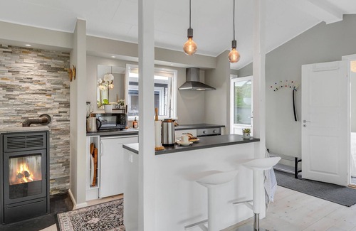 Kirke Hyllinge House | Modern Cottage Retreat with Private Garden, Near Fjord