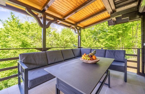 Netretic House | Serene Retreat by the Dobra River with Spa and Lake Views