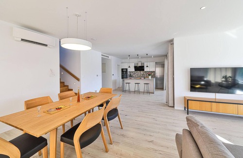 Seget Vranjica House | Inviting 3-Bedroom Stay with Pool in Seget Vranjica