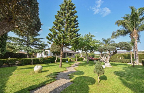 Chiaramonte Gulfi House | Welcoming Home in Chiaramonte Gulfi with Pool & Wifi