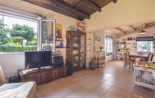 Chiaramonte Gulfi House | Welcoming Home in Chiaramonte Gulfi with Pool & Wifi