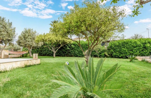 Pescazze House | Inviting 2-Bedroom Home in Pescazze with Pool & WiFi