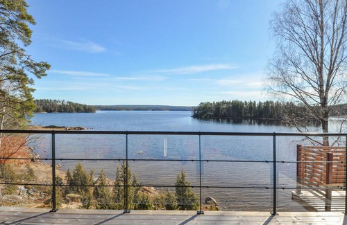 Arjang House | Beautiful home in årjäng with lake view