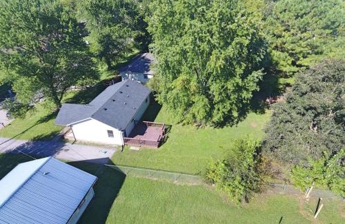 Clarksville House | Welcoming Home with Pet-Friendly Amenities & High Ratings