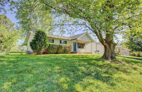 Clarksville House | Welcoming Home with Pet-Friendly Amenities & High Ratings