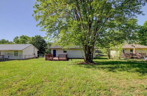 Clarksville House | Welcoming Home with Pet-Friendly Amenities & High Ratings