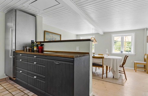 Boderne House | Vibrant Vacation Home with Ocean View and Family Amenities
