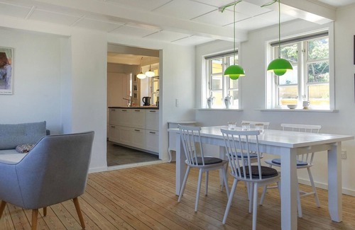 Tejn House | Welcoming Two-Storey Cottage with Sea View in Cozy Tejn