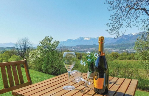 Belluno House | Cozy 1 Bedroom Retreat in Belluno with Spa & Breakfast