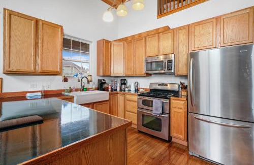 Waukegan House | Inviting Home in Beach Park, IL - Pet & Child Friendly Stay