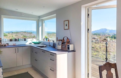 Bomlo House | Relax in Bremnes: Oceanfront Vacation Home by Rocky Coast