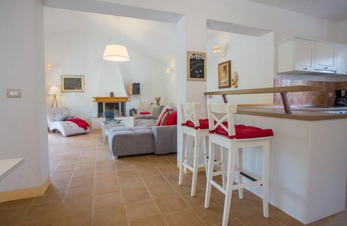 Momjan House | Ideal 2 Bedroom Accommodation with Pool in Buje