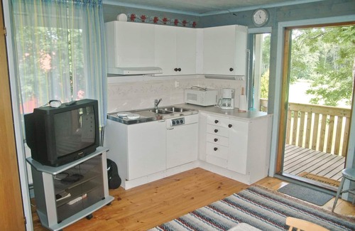 Tanum O House | Cozy 1 Bedroom Retreat with Lake View & Spa in Bullaren