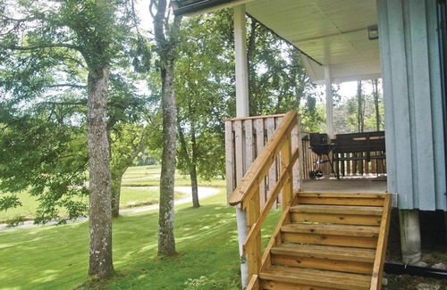Tanum O House | Cozy 1 Bedroom Retreat with Lake View & Spa in Bullaren