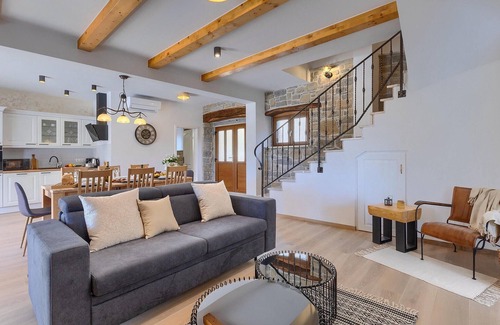 Marcenegla House | Discover Villa Poji: Relaxing Retreat with Pool and Spa