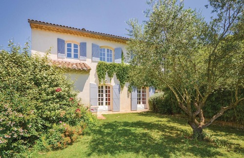 Caderousse House | Experience Sun and Elegance in the Vaucluse Region