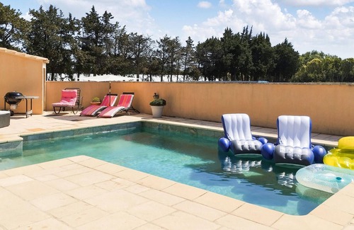 Cabannes House | Relaxing Family Vacation Home with Pool and Spa Amenities