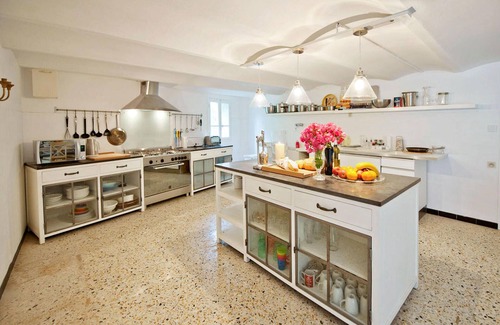 Canet House | Experience Unforgettable Stays at Canet d'Aude Manor