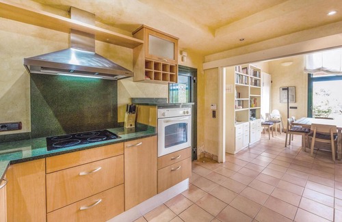 Capmany House | Spacious 7 Bedroom Retreat in Capmany with Pool & Spa