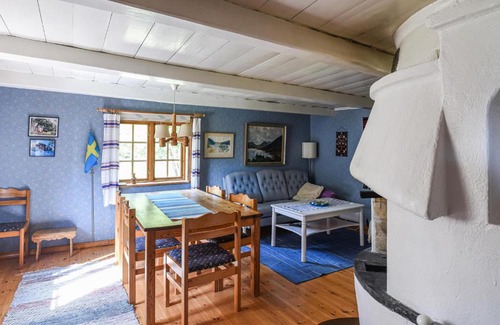 Dals Langed House | Cozy Home in Dals Långed with 2 Bedrooms & WiFi Access