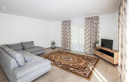 Die House | Beautiful Home In Die With House A Mountain View