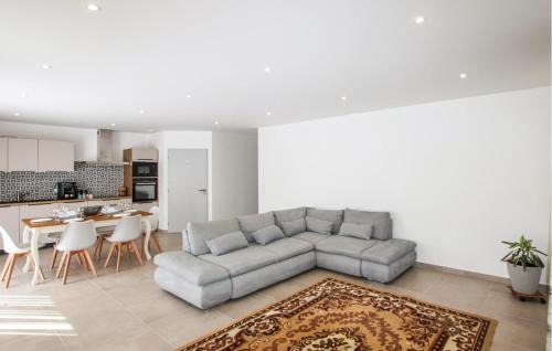 Die House | Beautiful Home In Die With House A Mountain View