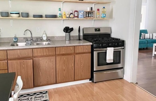 Franklin House | Downtown Franklin Getaway with Kitchen & Breakfast Included