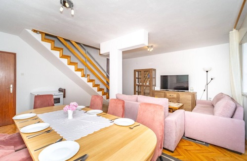 Generalski Stol House | Enjoy a Serene 3 Bedroom Retreat in Duga Resa