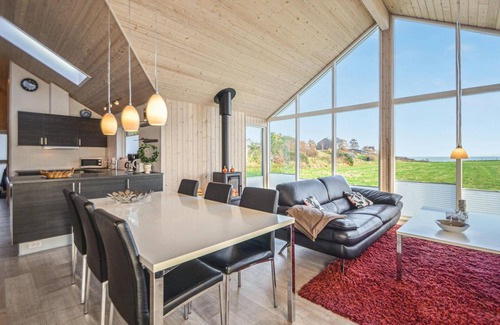 Ebeltoft House | Spacious 3 Bedroom Accommodation with Ocean Views in Ebeltoft