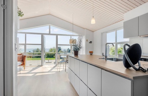 Bøjden House | Cozy Red Brick Cottage with Oceanfront Views for 8 Guests
