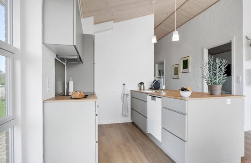 Bøjden House | Cozy Red Brick Cottage with Oceanfront Views for 8 Guests