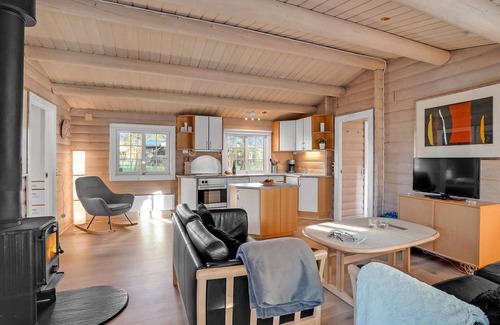 Ertebølle House | Family-Friendly Cottage with Pool and Ocean Views