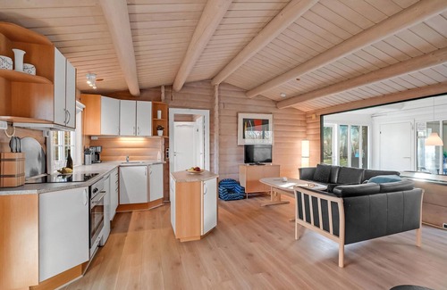 Ertebølle House | Family-Friendly Cottage with Pool and Ocean Views
