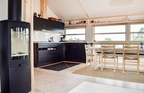Flaa House | Elegant Cottage at Sørbølfjell with Spa and Lake Views